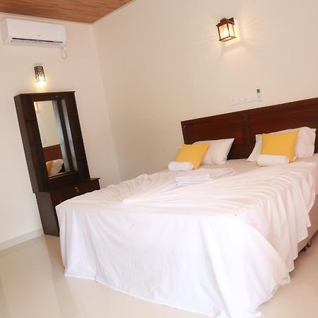 Serene Beach Hotel Dikwella Exterior foto