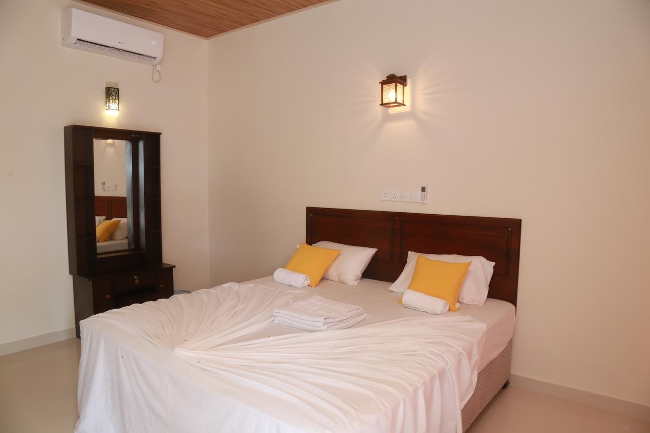 Serene Beach Hotel Dikwella Exterior foto